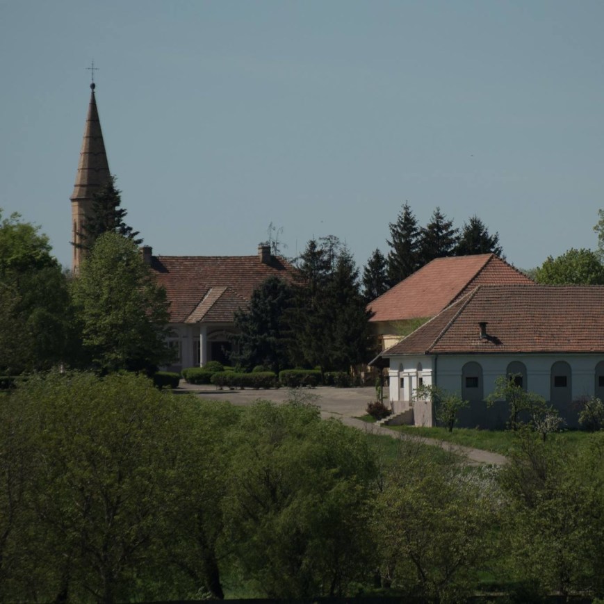 Hodoni – conacul si biserica germană